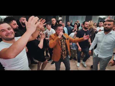 Grupi Emiljano Gjeneral Musica (EMG) - Publiku i mrekullueshem kercen me kengetarin