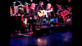 The Levon Helms Band - Larry Campbell, Lucindia Williams, Daughter Helms - Attics of My Life.wmv