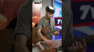 ׳סדר עבודה׳ | עוז אלטמן – גיטריסט ונגן קאנון – בביצוע אינסטרומנטלי באולפן ערוץ 7 לקראת יום הכיפורים (חדשות ערוץ 7) - התמונה מוצגת ישירות מתוך אתר האינטרנט יוטיוב. זכויות היוצרים בתמונה שייכות ליוצרה. קישור קרדיט למקור התוכן נמצא בתוך דף הסרטון