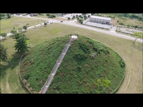 TDW 1489 - Climbing An Indian Burial Mound