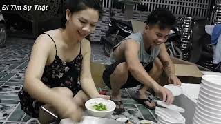 Anh Áo Đen và gia đình nấu 100 phần cháo, sữa phát miễn phí cho bệnh nhân nghèo.
