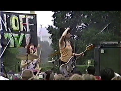 'The Punk Singer' Clip: Kathleen Hanna Gets the Girls to the Front