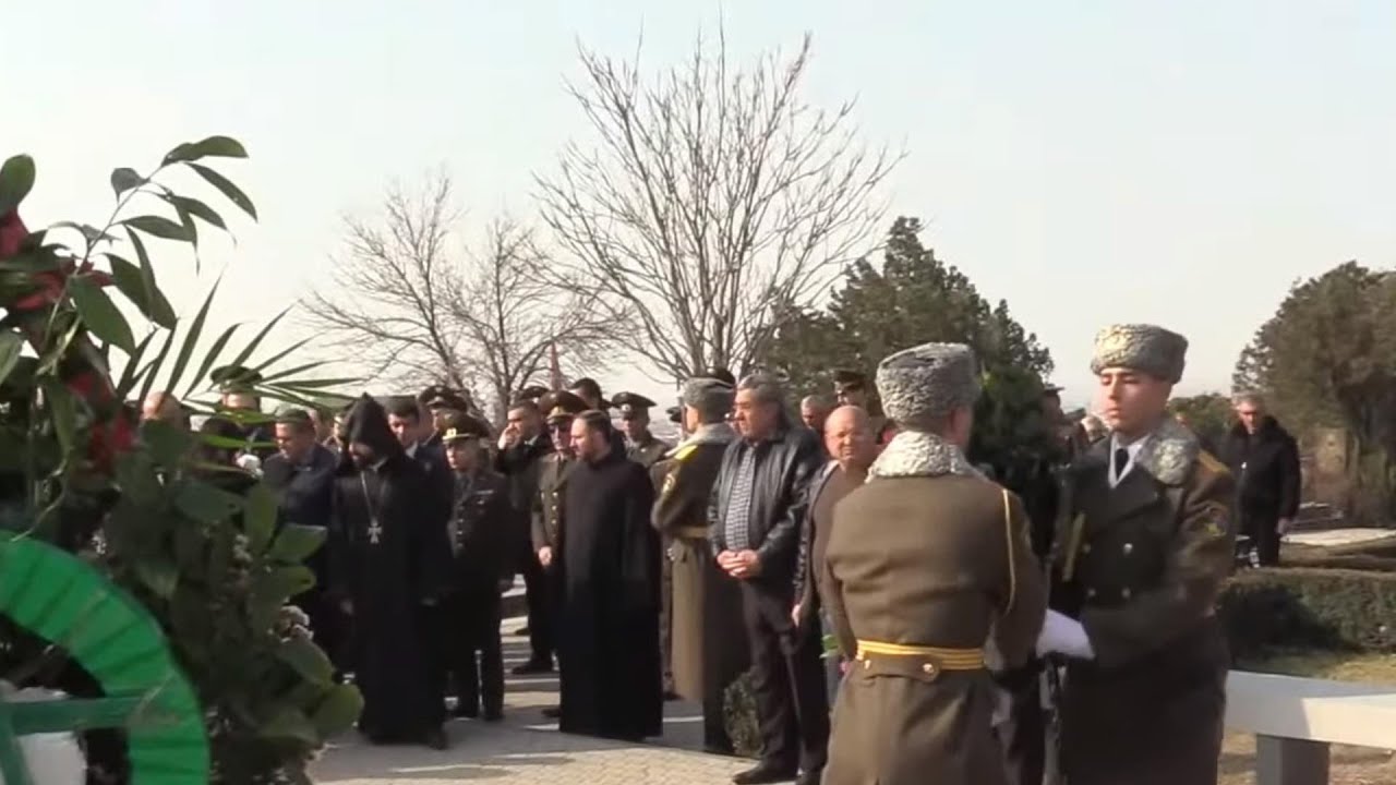 #Ուղիղ. Քաղաքական գործիչները այցելում են Եռաբլուր