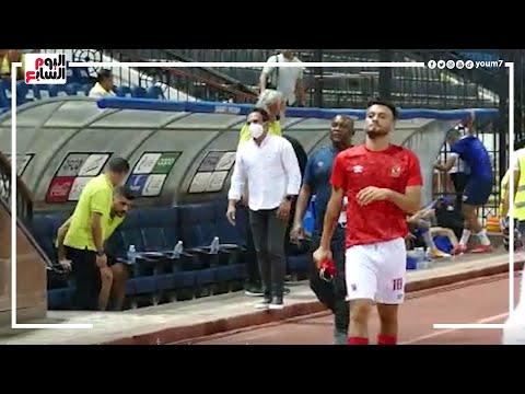 موسيماني يصافح أحمد سامي قبل مباراة سموحة والأهلي
