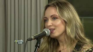 Janie Bay Performs “Amper Daar”