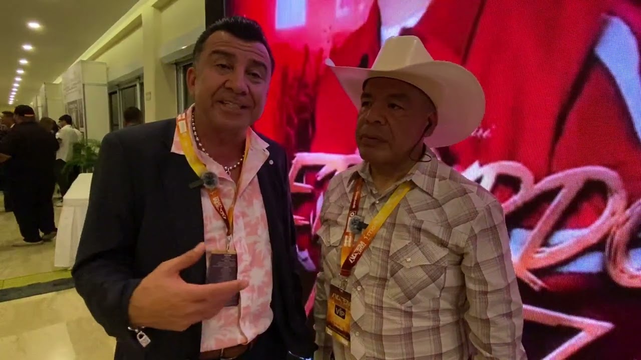 Lic. Erasmo Hernandez  Presidente de ADEEM en Acapulco con El Muñeco Cast.2025