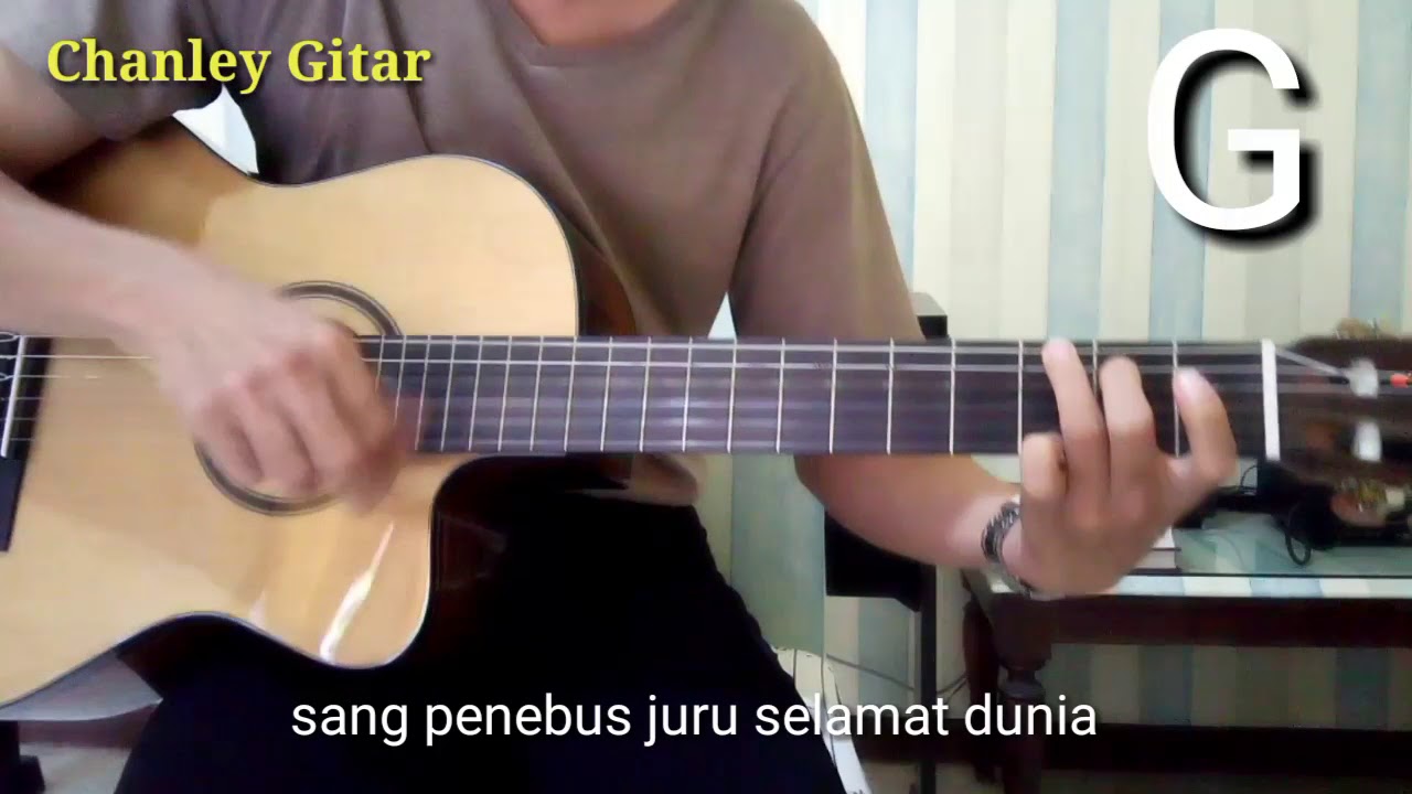 belajar gitar (Dia lahir untuk kami)
