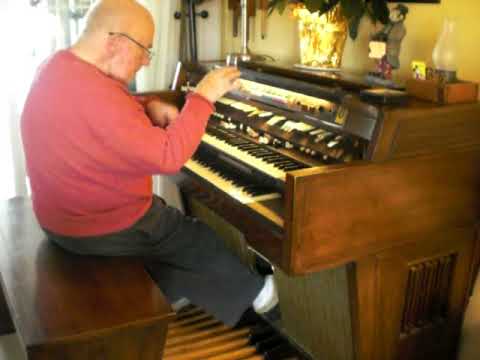 Mike Reed plays Gershwin's "A Foggy Day" on his Hammond Organ