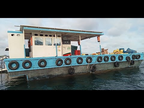 The floating fuel stations of Lamu