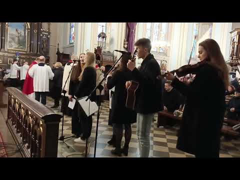 Rozpięty na ramionach -  Schola Dio Amico