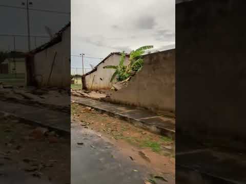 Tempestade causa danos em Baianópolis Bahia.