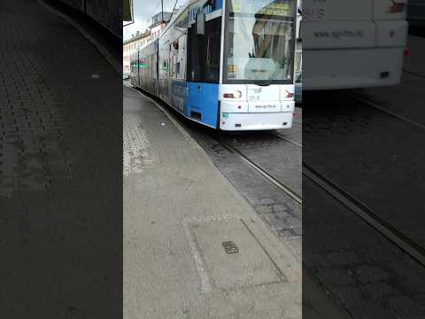 Frankfurt's tram 🚊 on a narrow road
