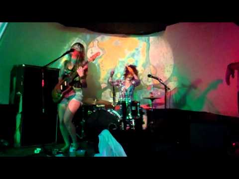 Deap Vally - 2011-09-05.mp4
