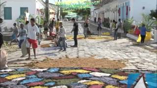 preview picture of video 'Tradição e fé reúnem moradores e turistas em Rio de Contas durante o Corpus Christi'