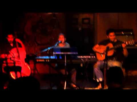 Corine Garcia & The Meow Meow Meows - Hasta la piel (Carla Morrison Cover) - Live at Jitterz