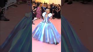 Download lagu Zendaya wore a cinderella light up gown at metgala #zendaya #metgala #cinderella mp3