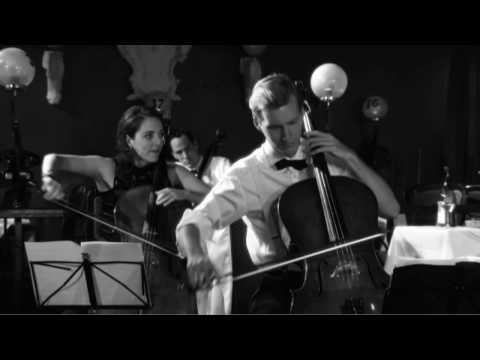 Die 12 Cellisten der Berliner Philharmoniker - "Sous les ponts"
