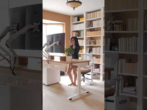 Light and Cozy Desk Setup #desksetup #cozydesksetup #standingdesk #homeoffice