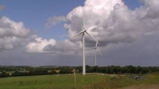 preview picture of video 'Wind Turbines At 22390 Gurunhuel, Côtes d'Armor, Brittany, France 14th July 2009'