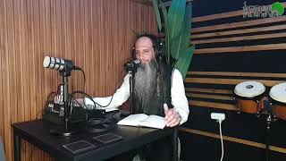 מדברים מרבי נחמן מברסלב   רוח של ניצחון (הרב מאור קריו) - התמונה מוצגת ישירות מתוך אתר האינטרנט יוטיוב. זכויות היוצרים בתמונה שייכות ליוצרה. קישור קרדיט למקור התוכן נמצא בתוך דף הסרטון