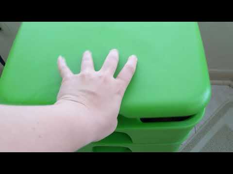 Hot Frog Living Composter Day 7 - Checking In - Vermicomposting