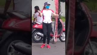 Download lagu Viral cewek marketing Honda Joget di Pengir Jalan Bohay Bagatzzz mp3
