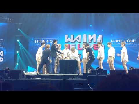 [171013] Wanna One and cake from PH Wannables (Wanna One in Manila)
