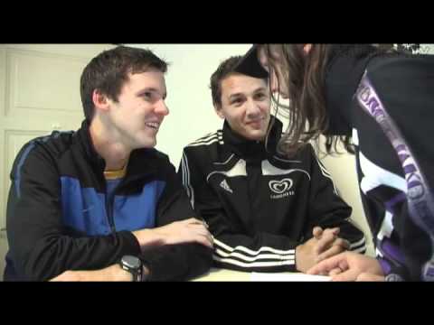 Buddy Ogün als Mozart lässt die ELBKICK.TV - Macher tippen | ELBKICK.TV