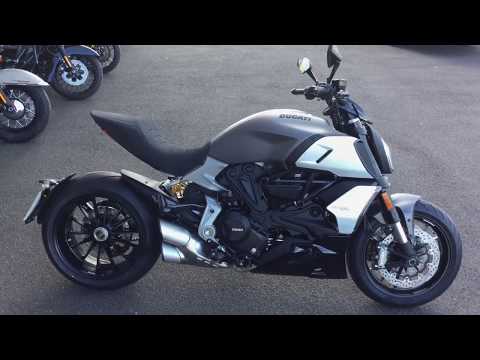 2019 The new Ducati Diavel 1260 with engine sound.