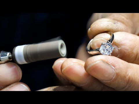 Process of making handmade diamond ring. Korean jewelry processing master