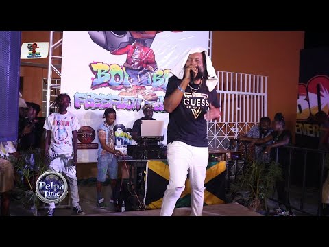 Emanuel Stain have the crowd singing his song AT BOOM BOX FRIDAYZ