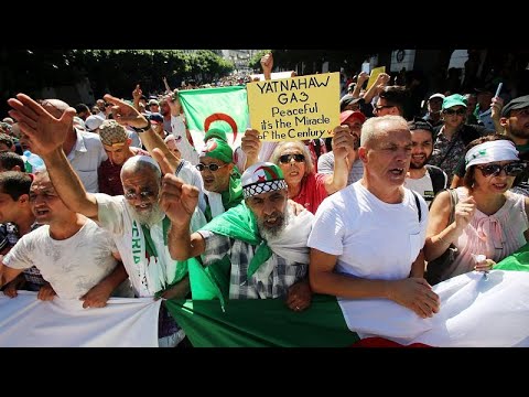 الجزائريون في الجمعة الـ32 يسمعون عاليا قادة المؤسستين السياسية والعسكرية.. الشعب هو القائد…