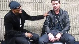 Charlie Wilson &amp; Robin Thicke BTS at Soul Train Awards 2009