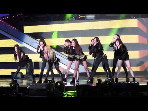I Got A Boy- Girls' Generation (少女時代) Live @ Gaon Chart K-Pop Awards