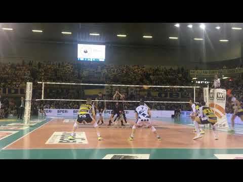 Superlega: Semifinale gara 4, Modena-Civitanova 1-1. Ultimo punto Aziumut, 25-19