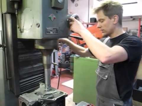 Hauptlagergasse eines 1 8T mit verstärkten Stahllagerböcken bohren