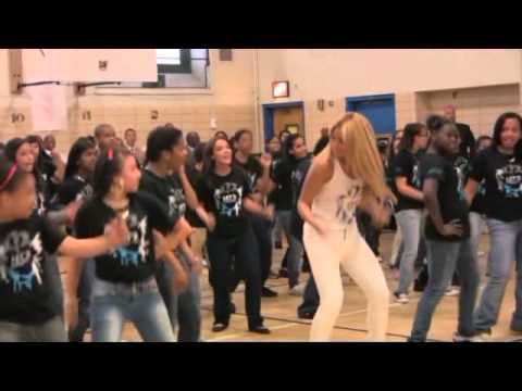 Beyonce Surprises Students At Harlem School PS 161