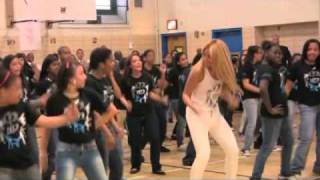 Beyonce Surprises Students At Harlem School PS 161