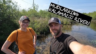Mudlarking the Kalamazoo River - Marshall Metal Detecting