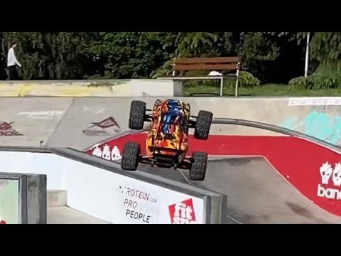 Traxxas rustler 4x4 vxl in the skatepark for the first time - BIG JUMPS AND STUNTS!🚀