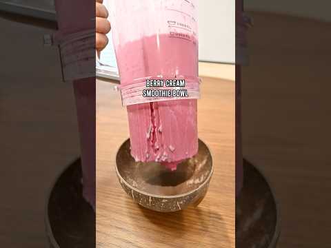 Berry cream smoothie bowl 😩