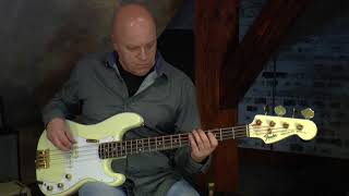 Video thumbnail for Fender Precision Special from 1982 presented by Vintage Guitar Oldenbiurg by Vintage Guitar Oldenburg