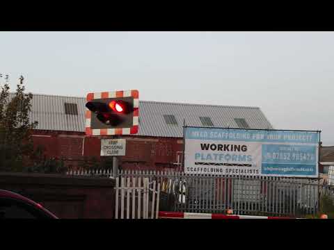 Level Crossing - High Street, Castleford