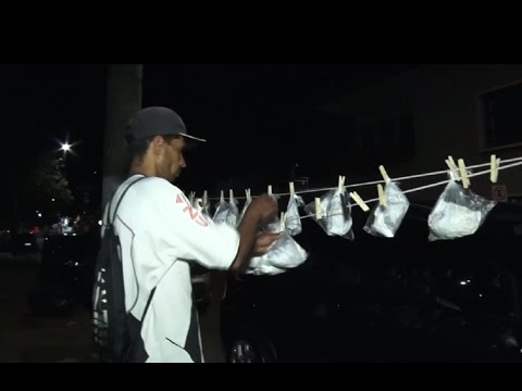 ONG pendura lanches em varal para moradores de rua
