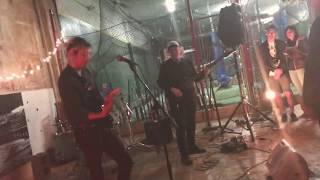 It Looks Sad. - “Creature” Live @ Everybody Hits