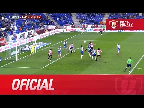Cabezazo de Aduriz que no atrapa Pau,evita el gol de Gurpegi