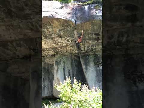 Zombie Roof 13a - Squamish BC Trad Climbing