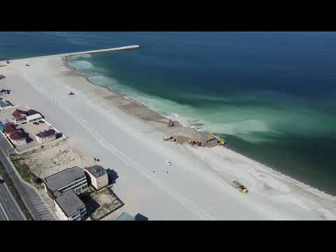 Eforie Sud ! Se curăță plaja de scoicile de la mal și se amenajează intrarea lină în apă pe plaja!!!