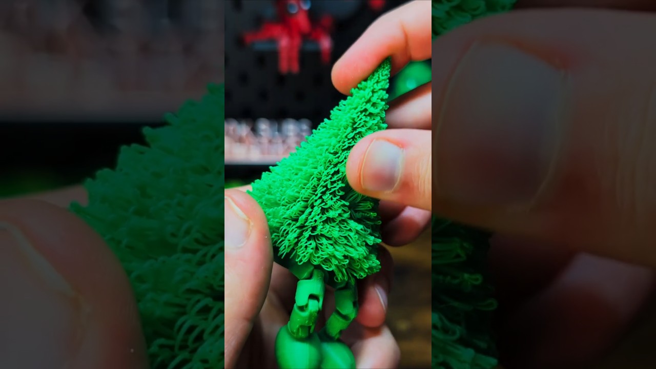 3D printed Hairy Foldable Christmas Tree with Articulated legs