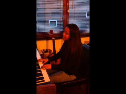 Zora speelt en zingt Alicia Keys